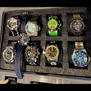 If offering please specify the watch you want.a single slot dive case included.